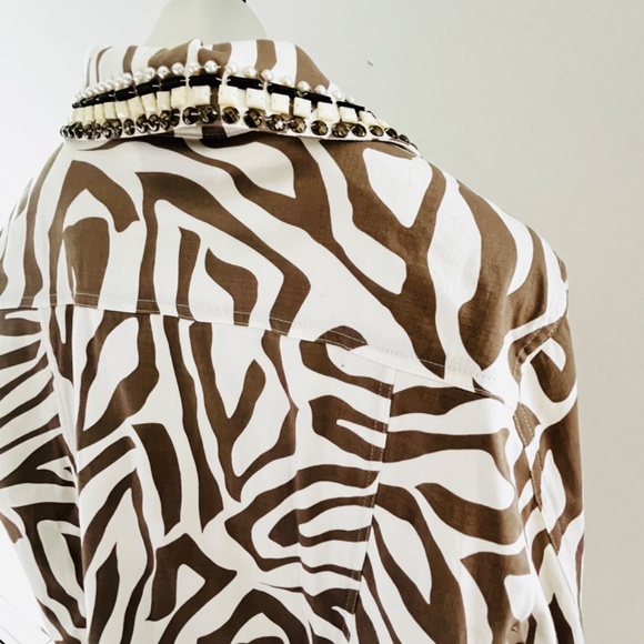 Cotton jacket animal print with bead embroidery - Picture 9 of 11